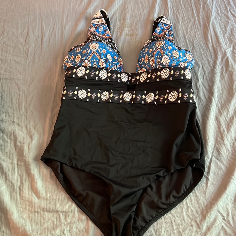 Women’s Black colorful patterns Swimsuit one piece 2xl Meetcurve